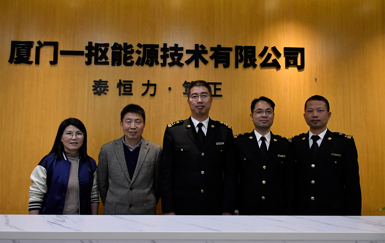 Les dirigeants des douanes de Xiamen Gaoqi ont visité notre entreprise à des fins de recherche et d'orientation